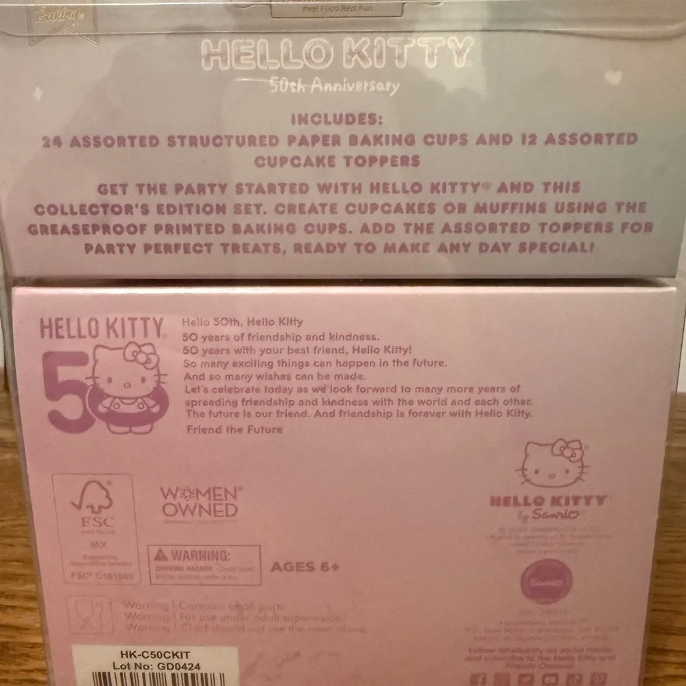 Handstand Kitchen Hello Kitty Commemorative 50th Anniversary Cupcake Party Set